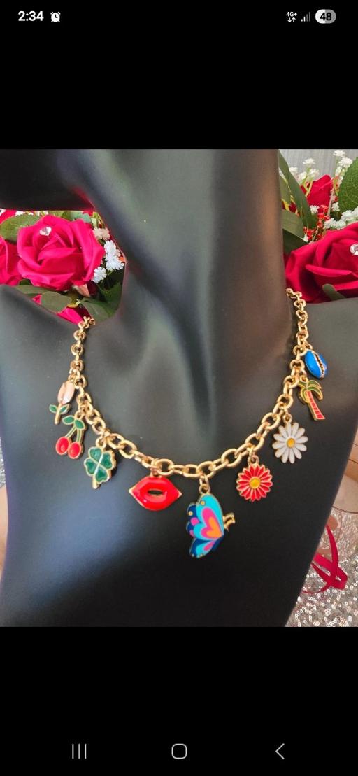  — Beautiful pendant necklace