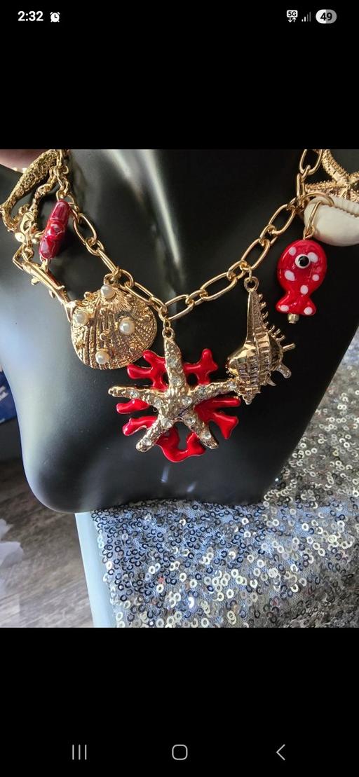  — Stunning necklace