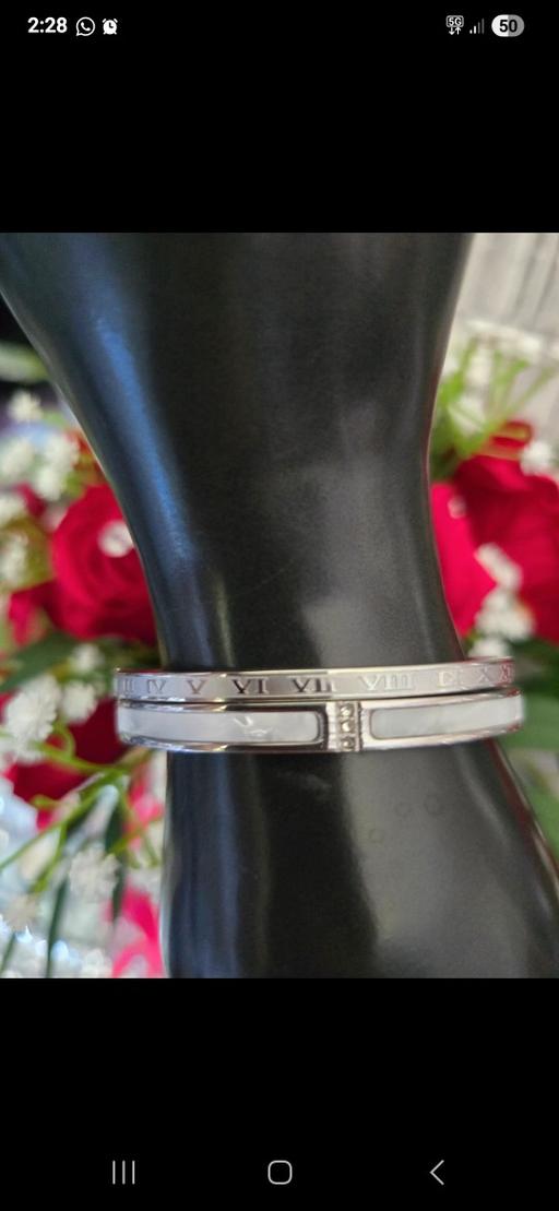  — Bracelet