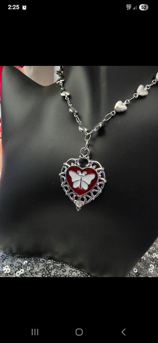  — Stunning necklace