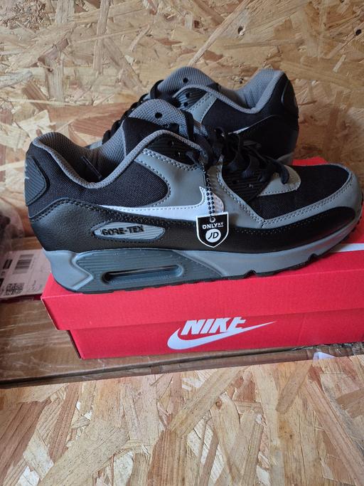  — nike 90s