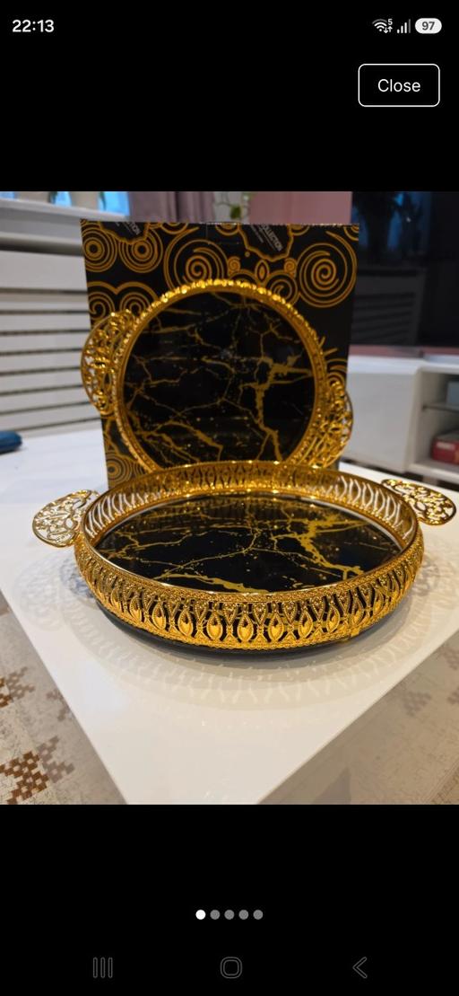  — 2 luxury trays