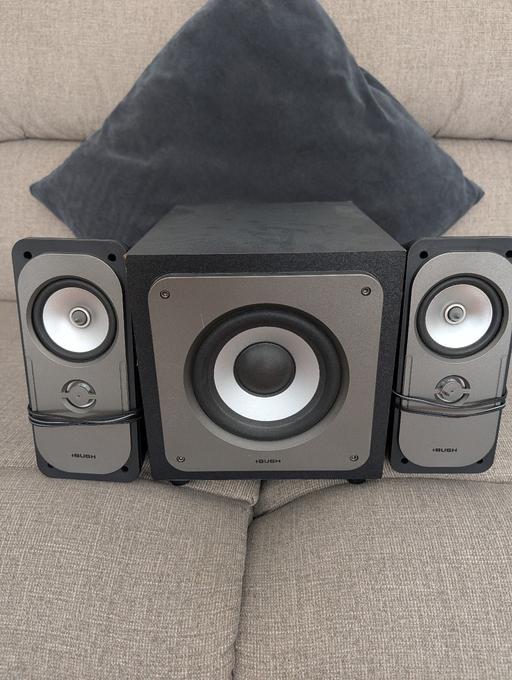  — Bush 2.1 subwoofer and speakers 25 w