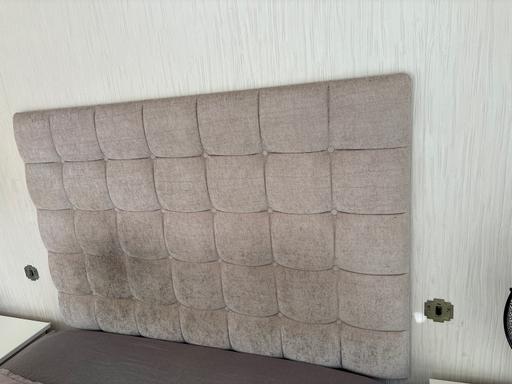  — Giant headboard