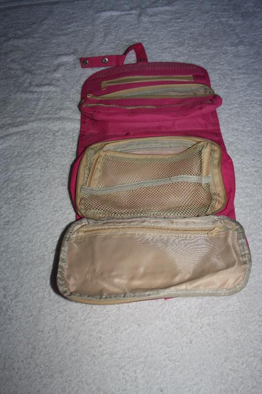  — compact make up bag