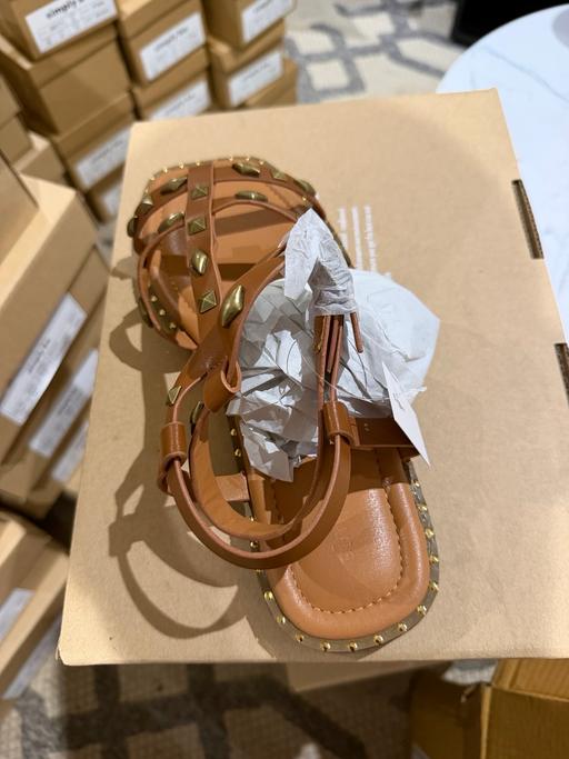  — Summer sandals by simply be size 7