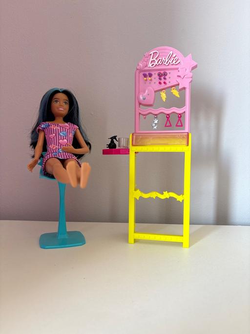  — Barbie ear piecer play set