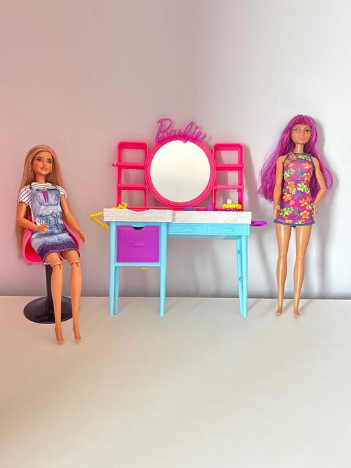  — Barbie hair salon play set
