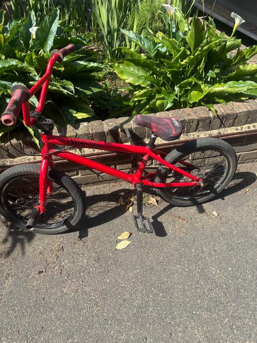  — Subrosa BMX Bike 18in Red/Black with Pegs