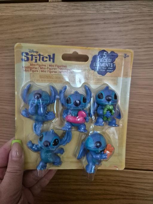  — new Disney Stitch 5pk Figures