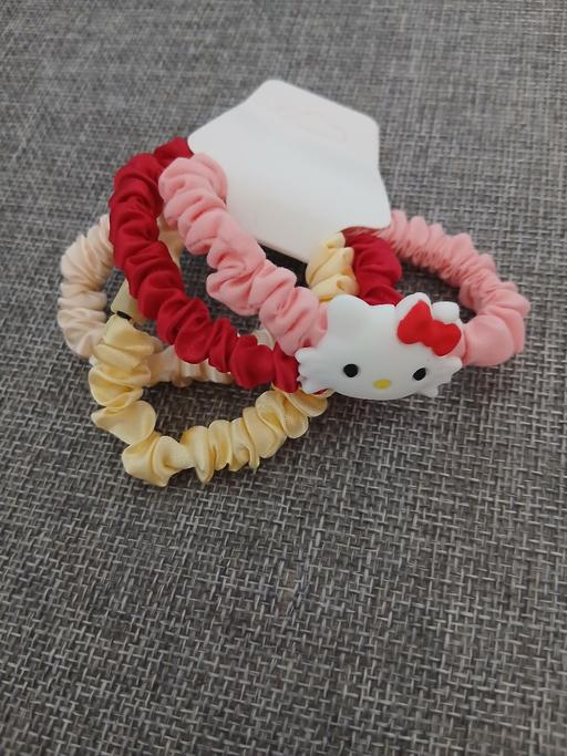  — Hello Kitty Bobbles New