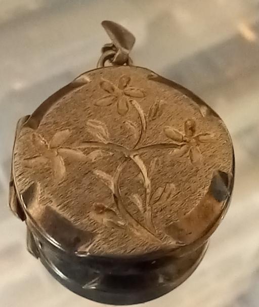  — Joseph Rodgers & Sons engraved locket
