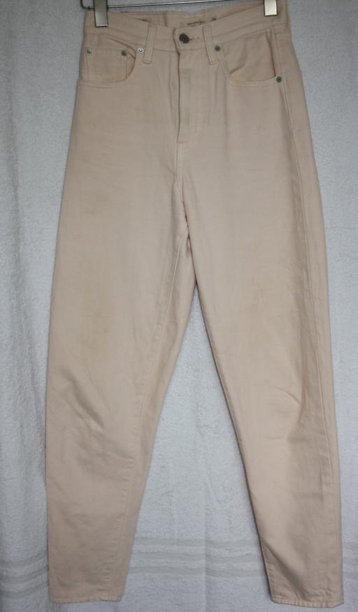  — Levi's loose taper jeans size 8-10