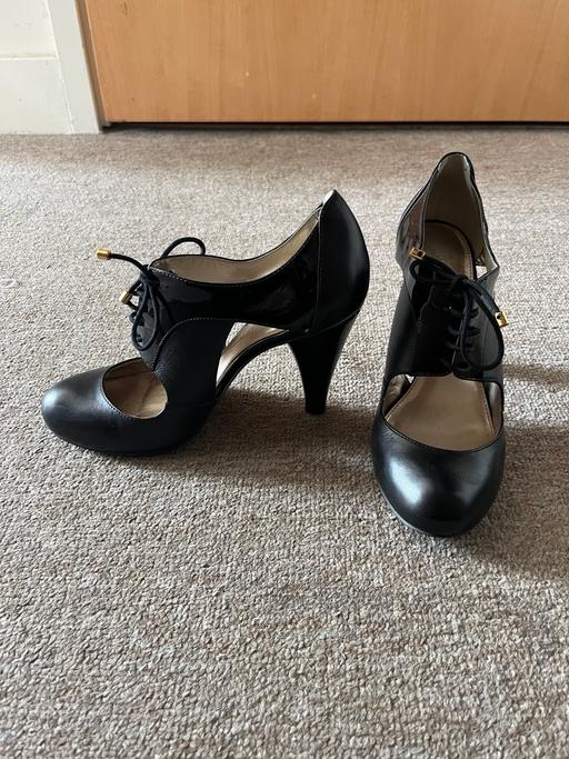  — Elegant French Connection heels size 5