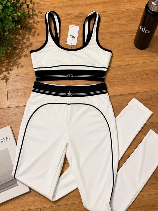  — Alo Yoga set