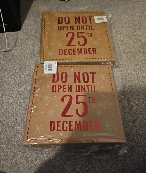  — Gift boxes