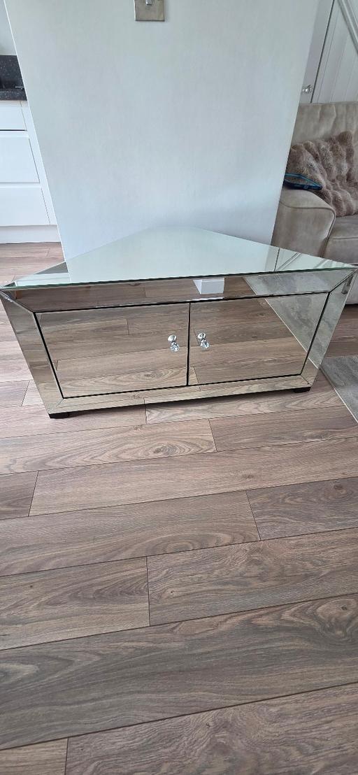  — Mirrored corner TV unit