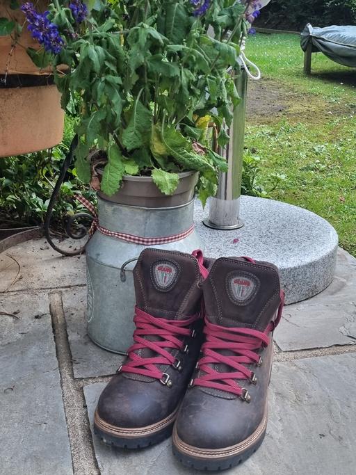  — Reduced Leather Ladies hiking boots, size 38