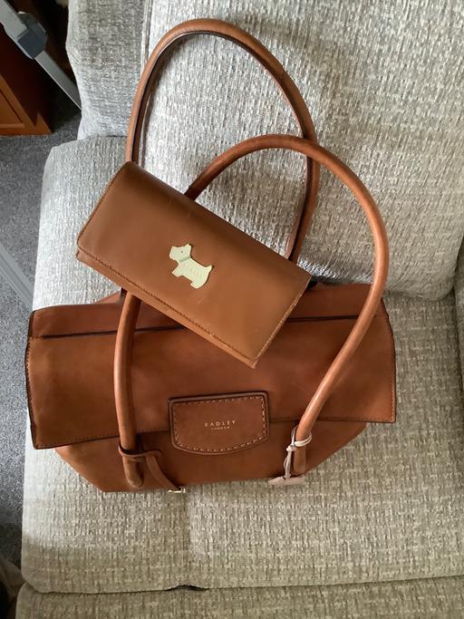 — Matching handbag and purse