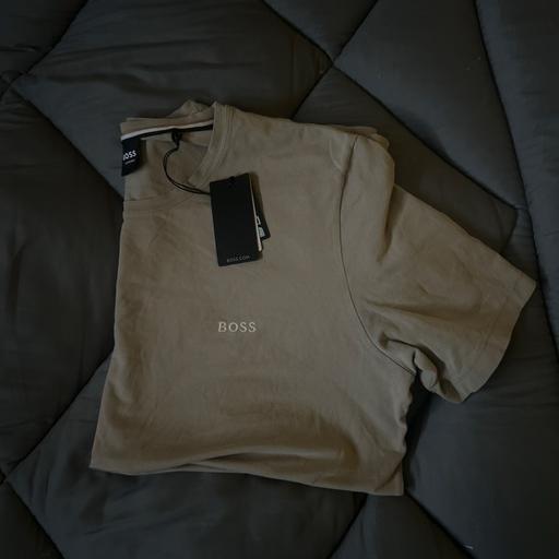  — Men’s Hugo boss t shirt new with tags M