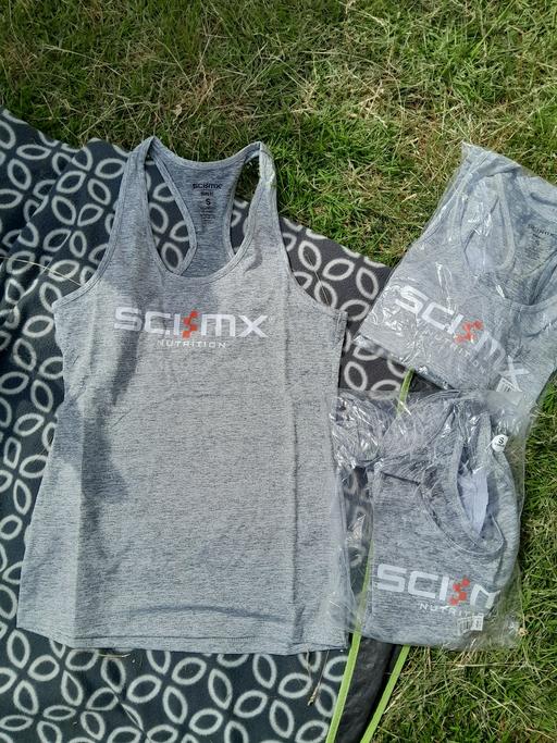  — 30 gym vests all size small