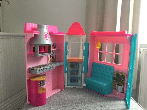  — Fold up play set.