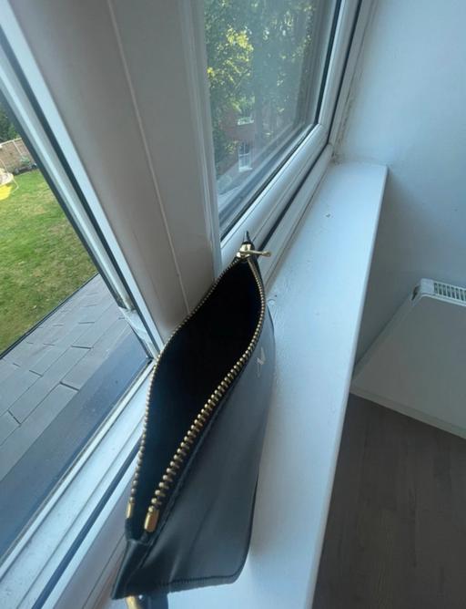 — Women Pouch