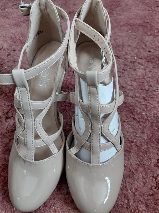  — Brand new Wallis shoes size 6