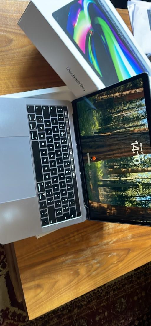  — MacBook Pro 2.4 GHz Quod Core 8gb 512gb touch