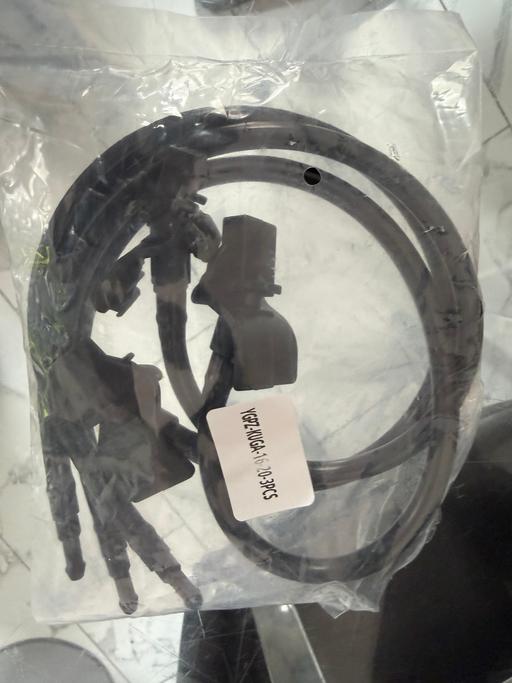  — Ford Kuga windscreen washer jets (non heated)