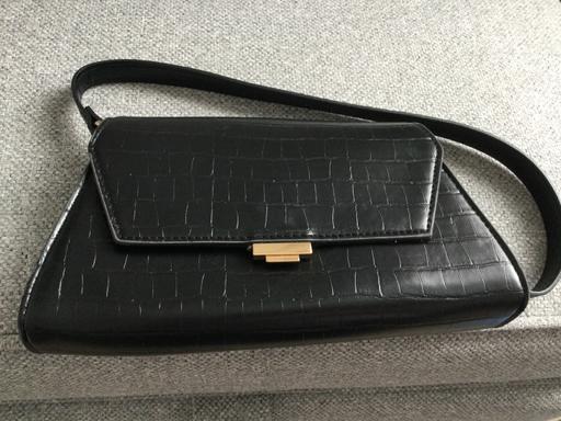  — Child’s shoulder bag