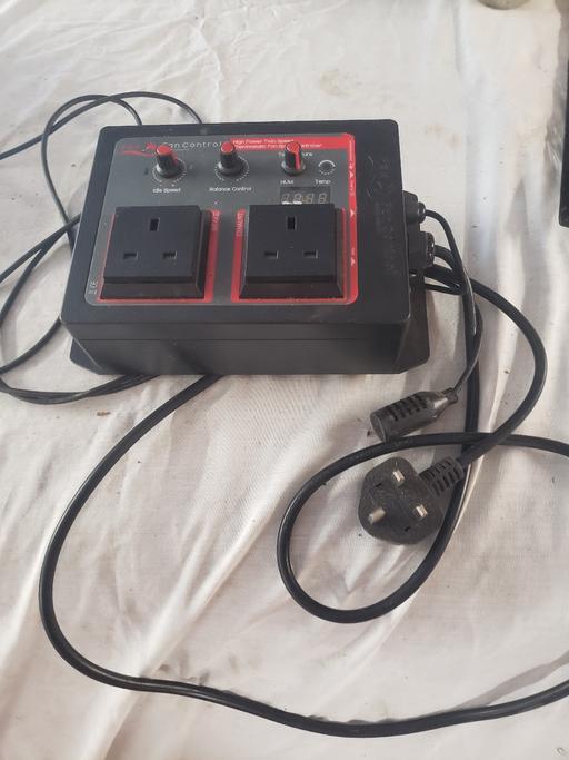  — Hydroponics fan control mechanisms