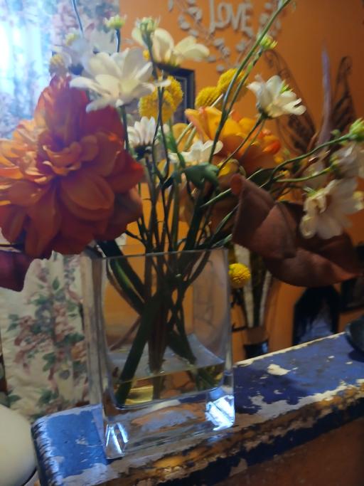  — big heavy vase of flowers