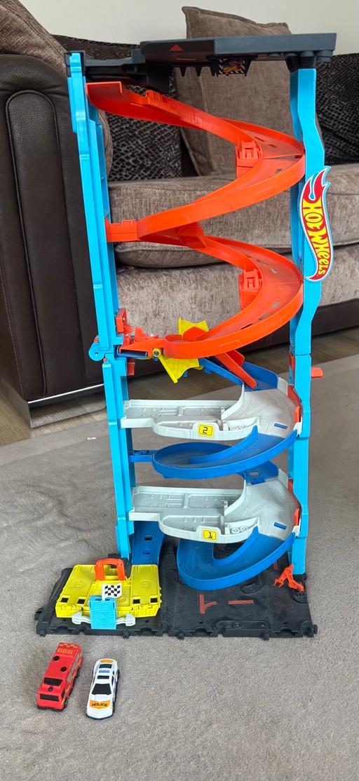 — Hot Wheels Race Tower