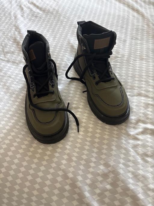  — Men’s boots