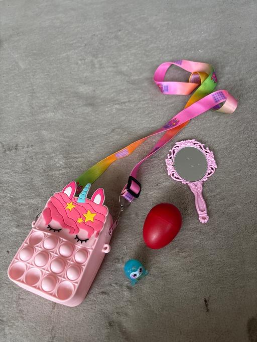  — Popit bag with mirror red shaker, blue toy