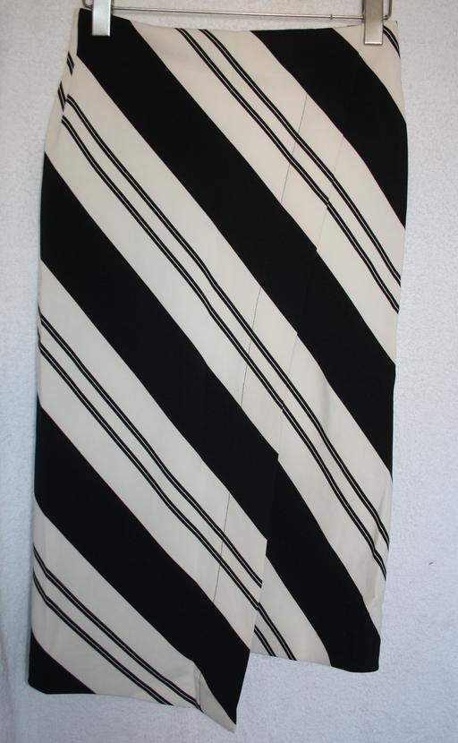  — Zara black & white midi skirt size XS
