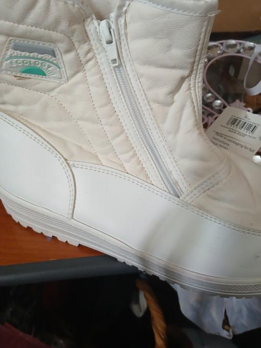  — new white boots 7