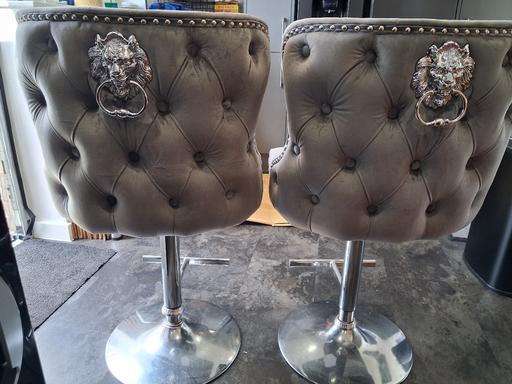  — breakfast bar stools