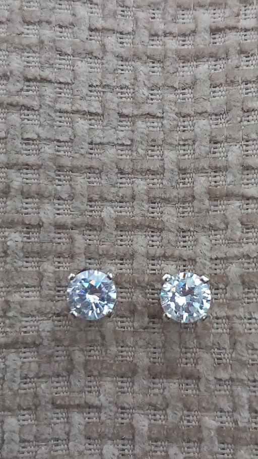  — earrings