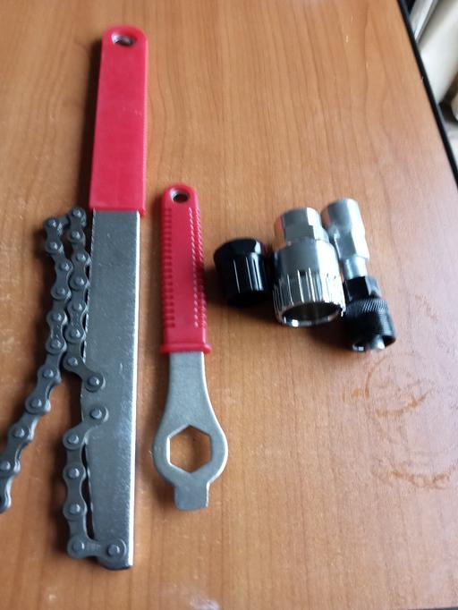  — CYCLE CRANK AND FREEWHEEL REMOVAL TOOL