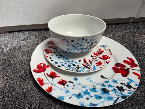 — Dinner Set
