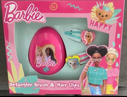  — Barbie brush & hair clip set