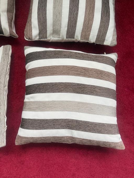  — 4 Cushions