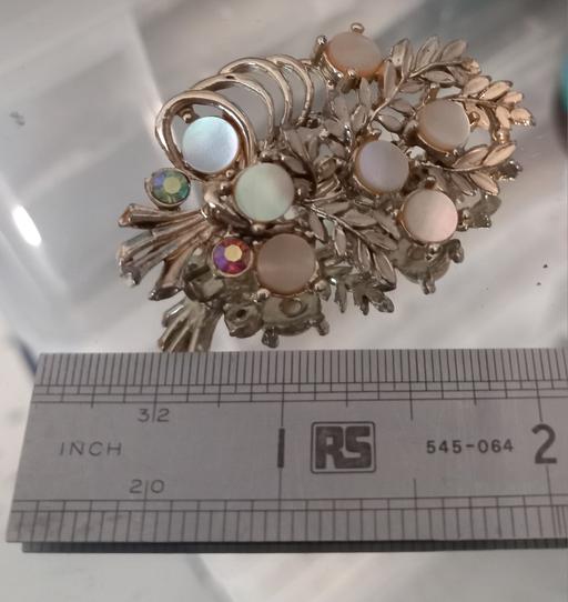  — Vintage flower floral brooch