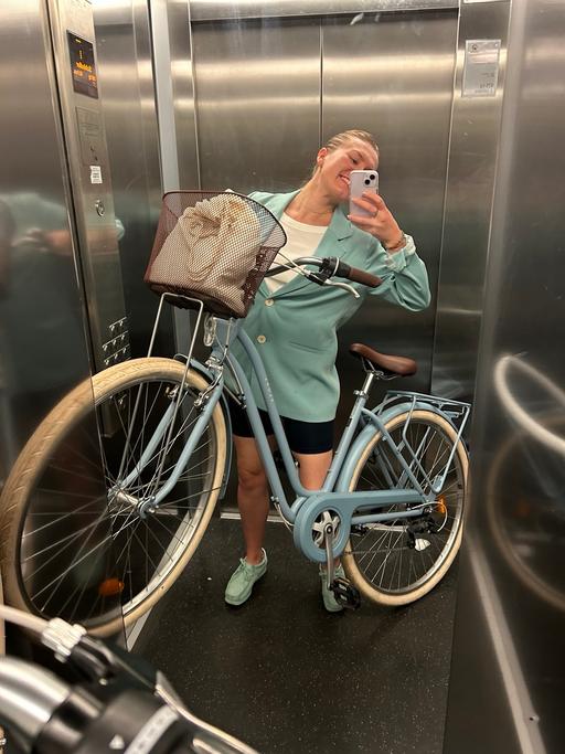  — Blue city bike/ Dutch bicycle, Elops