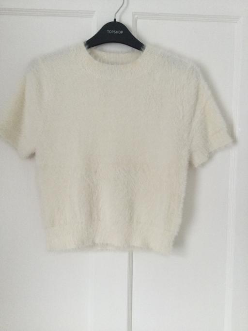  — Girls fluffy top age 12/13