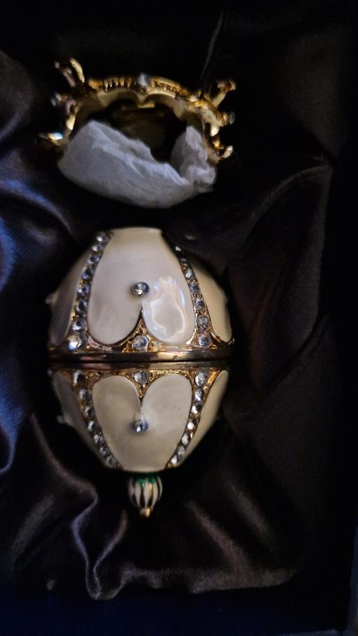  — nest of pearls egg