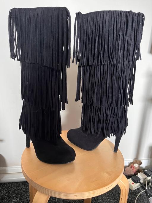  — Tasselled high suede effect boots, Size 6