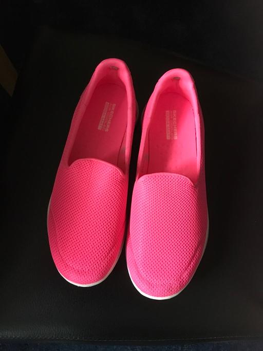  — Skechers Go Walk size 4.5